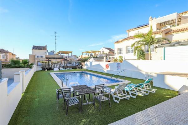 Частный шале на продаже в Casa o chalet independiente en Calle el Pedrero, Blue Lagoon - Galán, San Miguel de Salinas, Сан-Мигель-де-Салинас thumbnail 2
