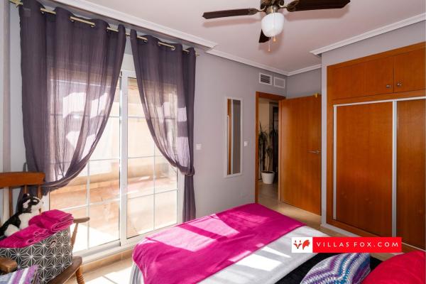 Четырехквартирный дом на продажу на  Chalet adosado en Calle la Castellana, La Cañada - Los Alcores, San Miguel de Salinas , Сан-Мигель-де-Салинас photo 2