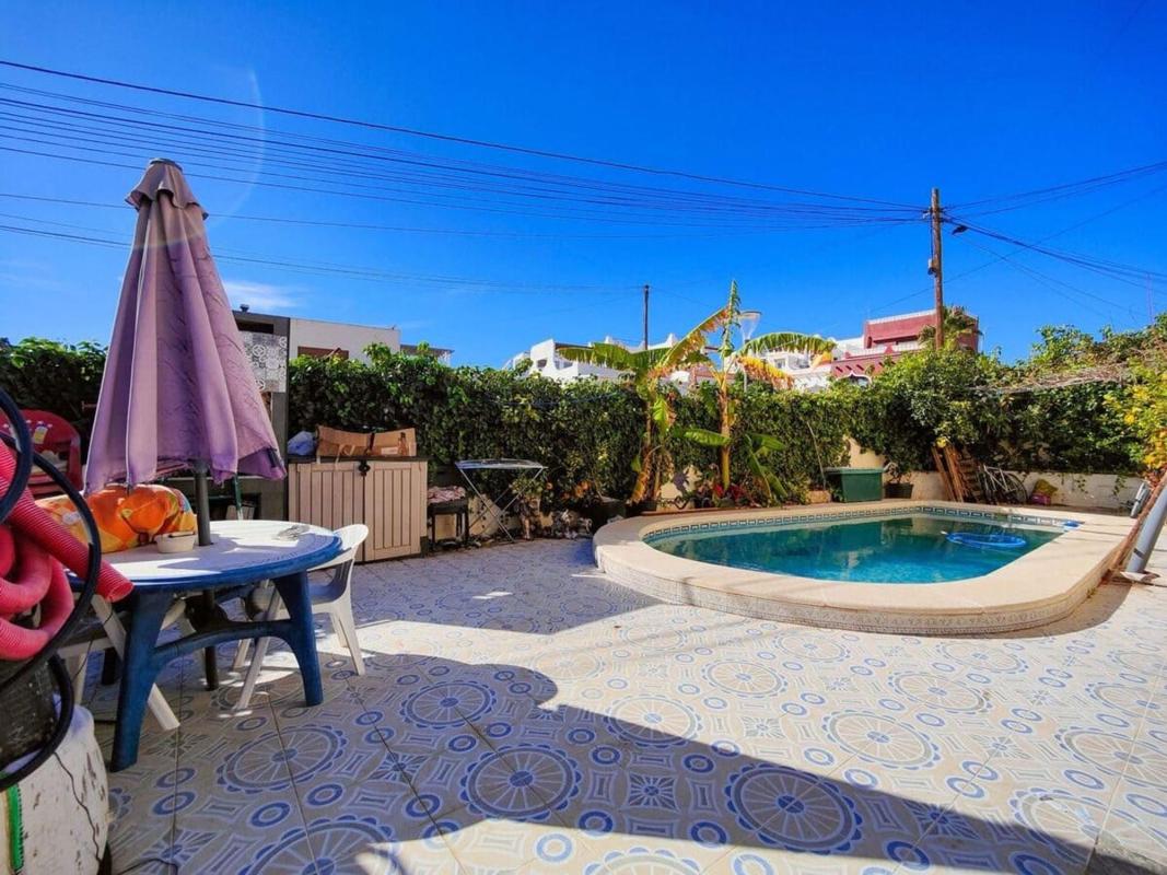 Продажа отдельного шале в  Chalet pareado en Calle Mar Cantábrico Balcón, Centro, San Miguel de Salinas, Сан-Мигель-де-Салинас photo 5