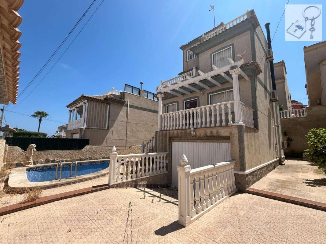 Sprzedaż niezależnego domku jednorodzinnego w Casa o chalet en Calle Málaga, 118 b, Blue Lagoon - Galán, San Miguel de Salinas, San Miguel de Salinas photo 1