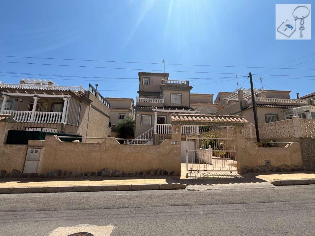 Sprzedaż niezależnego domku jednorodzinnego w Casa o chalet en Calle Málaga, 118 b, Blue Lagoon - Galán, San Miguel de Salinas, San Miguel de Salinas photo 2