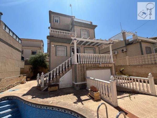 Частный шале на продаже в  Casa o chalet en Calle Málaga, 118 b, Blue Lagoon - Galán, San Miguel de Salinas, Сан-Мигель-де-Салинас photo 4