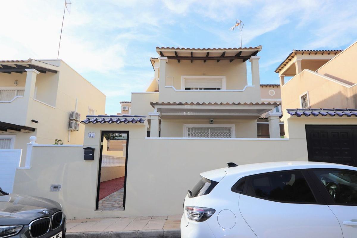 Venta de chalet independiente en Casa o chalet independiente en Calle el Pedrero, Blue Lagoon - Galán, San Miguel de Salinas, San Miguel de Salinas
photo 1