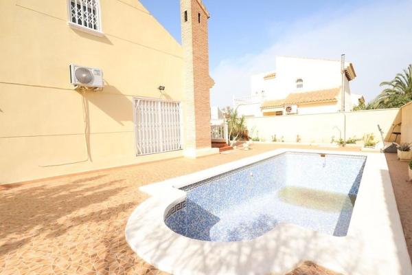 Chalet wolnostojący na sprzedaż w  Casa o chalet independiente en Blue Lagoon - Galán, San Miguel de Salinas, San Miguel de Salinas photo 3