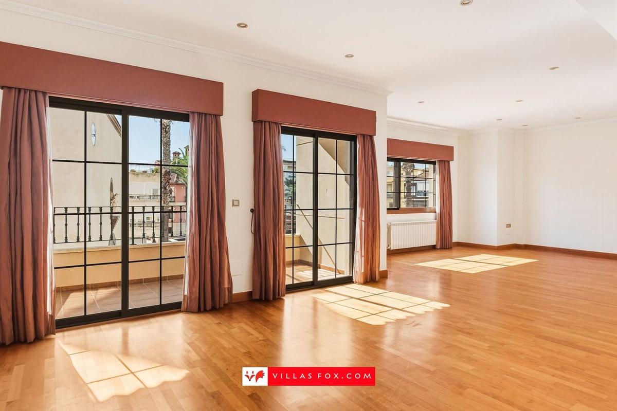 Продажа квартиры на Piso en Plaza Juan Carlos I, Centro, San Miguel de Salinas, Сан-Мигель-де-Салинас
photo 1