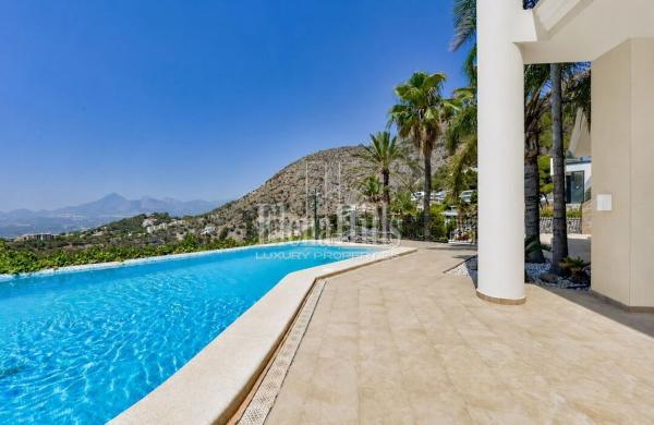 Independent chalet for sale in Casa o chalet independiente en Avenida Europa, Altea Hills, Altea, Altea
thumbnail 3
