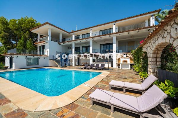 Частный шале на продаже в  Casa o chalet en Calle Romero, Altea la Vella, Altea, Алтея photo 4