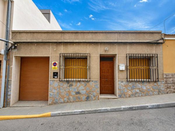 Chalet independiente en venta en Casa o chalet independiente en Calle Vega Baja, 3, Redovan, Redovan
photo 1
