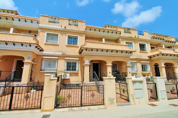 Dom szeregowy na sprzedaż w Chalet adosado en Villamartín, Orihuela , Orihuela photo 1