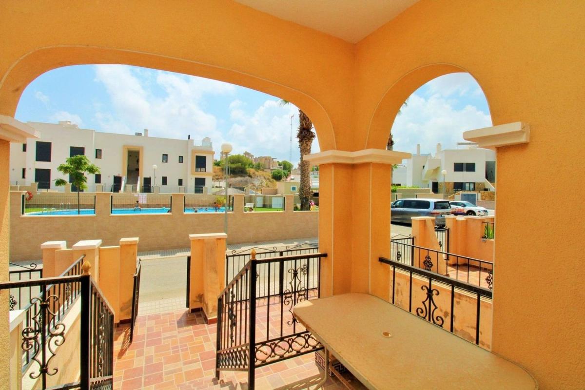 Sprzedaż szeregowego domku w Chalet adosado en Villamartín, Orihuela , Orihuela photo 3