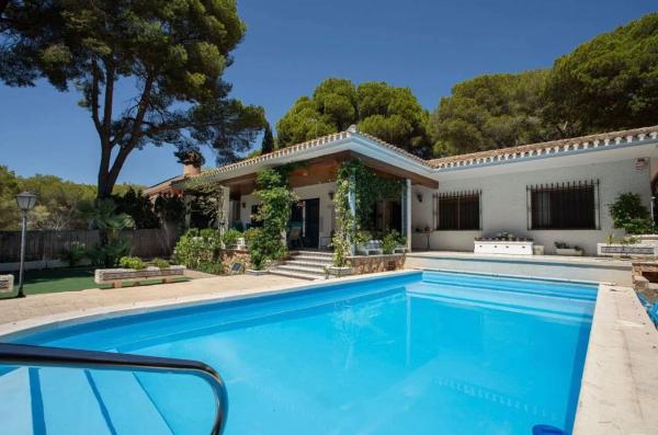 Chalet wolnostojący na sprzedaż w Casa o chalet en Campoamor, Orihuela, Orihuela photo 1