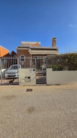 Частный шале на продаже в Casa o chalet independiente en Urbanizaciones, Guardamar del Segura, Гуардамар-дель-Сегура photo 1
