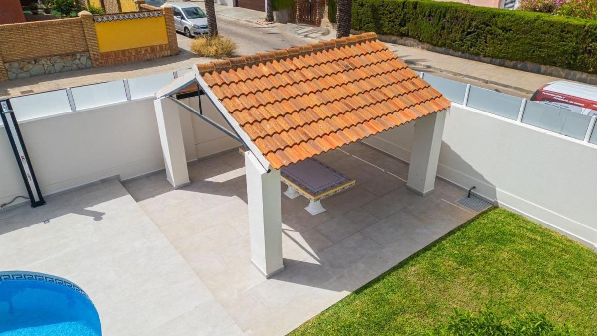 Sprzedaż niezależnego domku jednorodzinnego w Casa o chalet independiente en Cabo Roig, Orihuela, Orihuela photo 4
