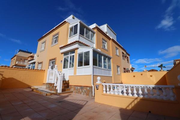 Chalet wolnostojący na sprzedaż w  Casa o chalet independiente en Centro de la Ciudad Quesada, Rojales, Rojales photo 1