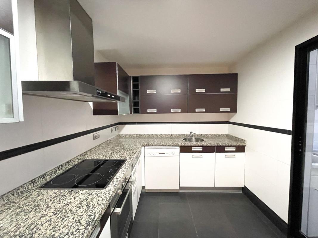 Sale of apartment in Piso en Calle Pablo Iglesias, Mercado, Alicante / Alacant, Alicante
 photo 2