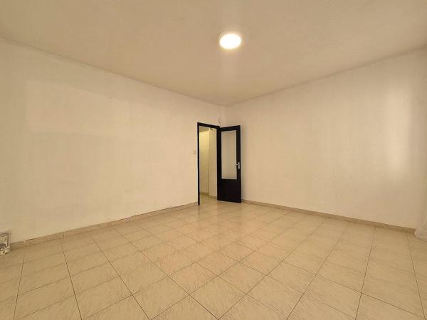 Apartment for sale in Piso en Calle Teniente Aguado, Campoamor, Alicante / Alacant, Alicante thumbnail 2