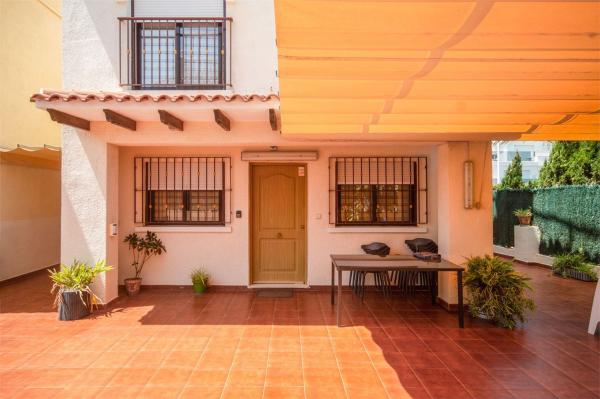 Четырехквартирный дом на продажу на Chalet adosado en Avenida D'Escandinàvia, Monte Faro-Altomar, Gran Alacant , Гран-Алакант thumbnail 2