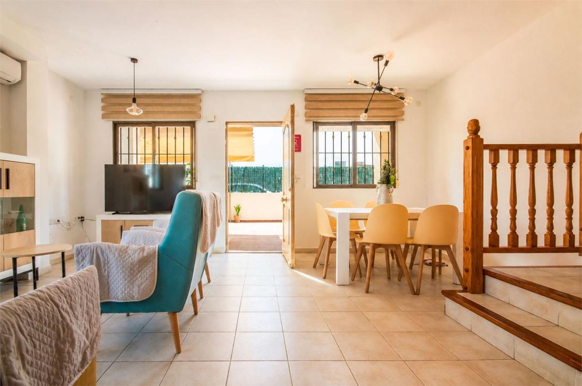 Продажа таунхауса в Chalet adosado en Avenida D'Escandinàvia, Monte Faro-Altomar, Gran Alacant , Гран-Алакант photo 5