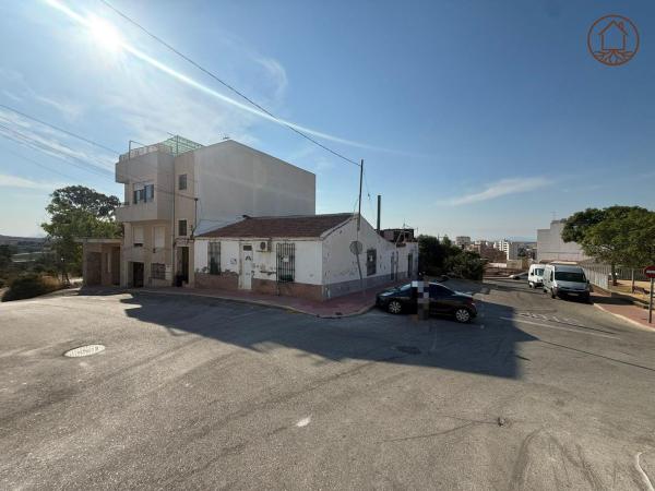 Casa o chalet independiente en Calle Almoradí, 6, Zona Pueblo, Guardamar del Segura thumbnail 1
