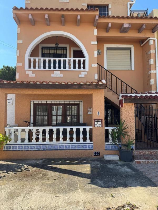 Sprzedaż szeregowego domku w  Chalet adosado en Calle Andalucía, 70, San Fulgencio , San Fulgencio photo 3