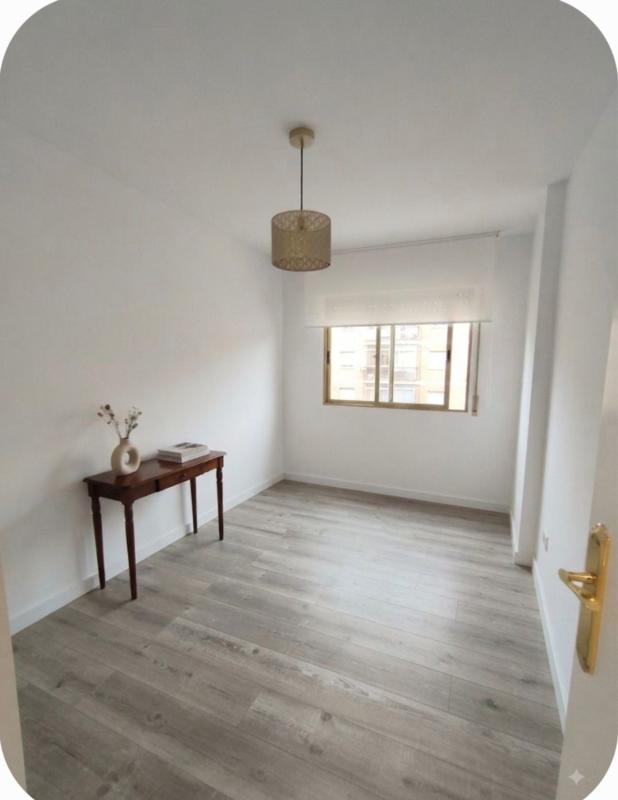 Venta de piso en Piso en Avenida d'Aguilera, 5, Benalúa, Alicante / Alacant, Alicante / Alacant
 photo 3