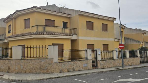 Chalet adosado en Calle Dalias, Pinoso photo 1