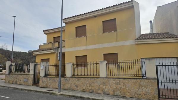 Chalet adosado en Calle Dalias, Pinoso thumbnail 1