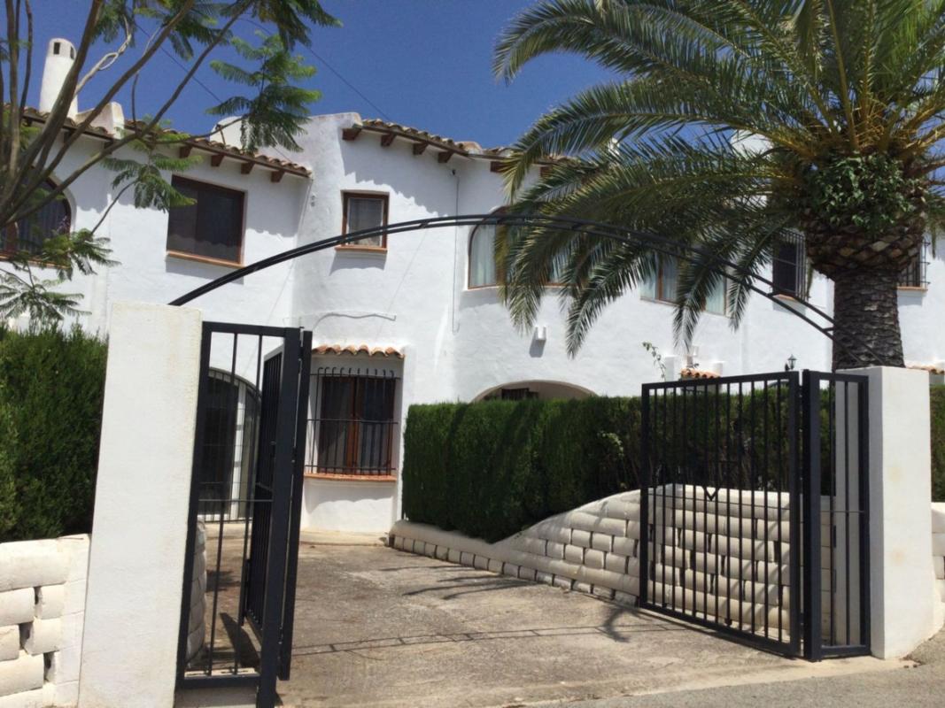 Sprzedaż szeregowego domku w Chalet adosado en Gargasindi, Calpe , Kalpe photo 1
