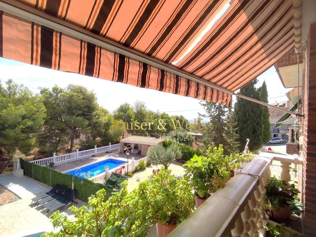 Продажа таунхауса в  Chalet adosado en Calle Sendra, Crevillente , Кревильенте photo 2