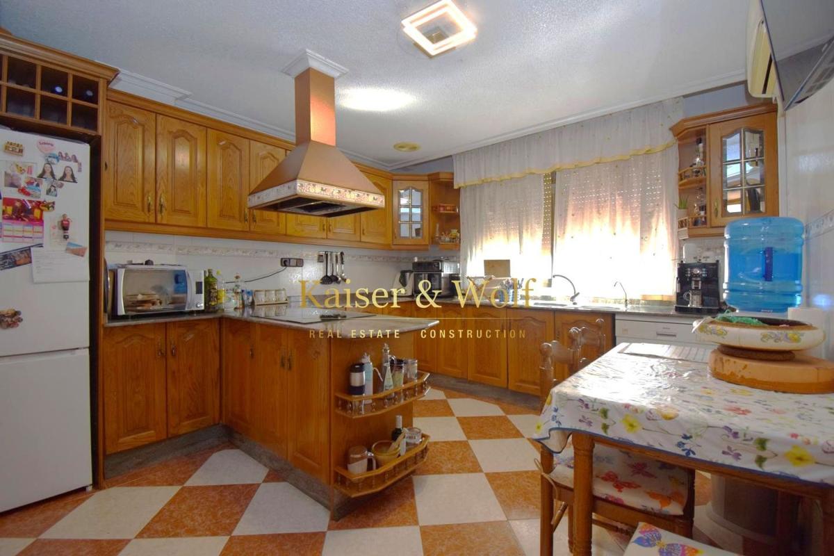 Продажа таунхауса в  Chalet adosado en Calle Sendra, Crevillente , Кревильенте photo 5