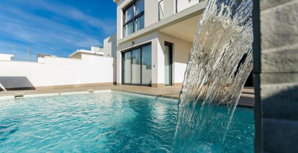 Casa o chalet independiente en Centro, San Miguel de Salinas thumbnail 1