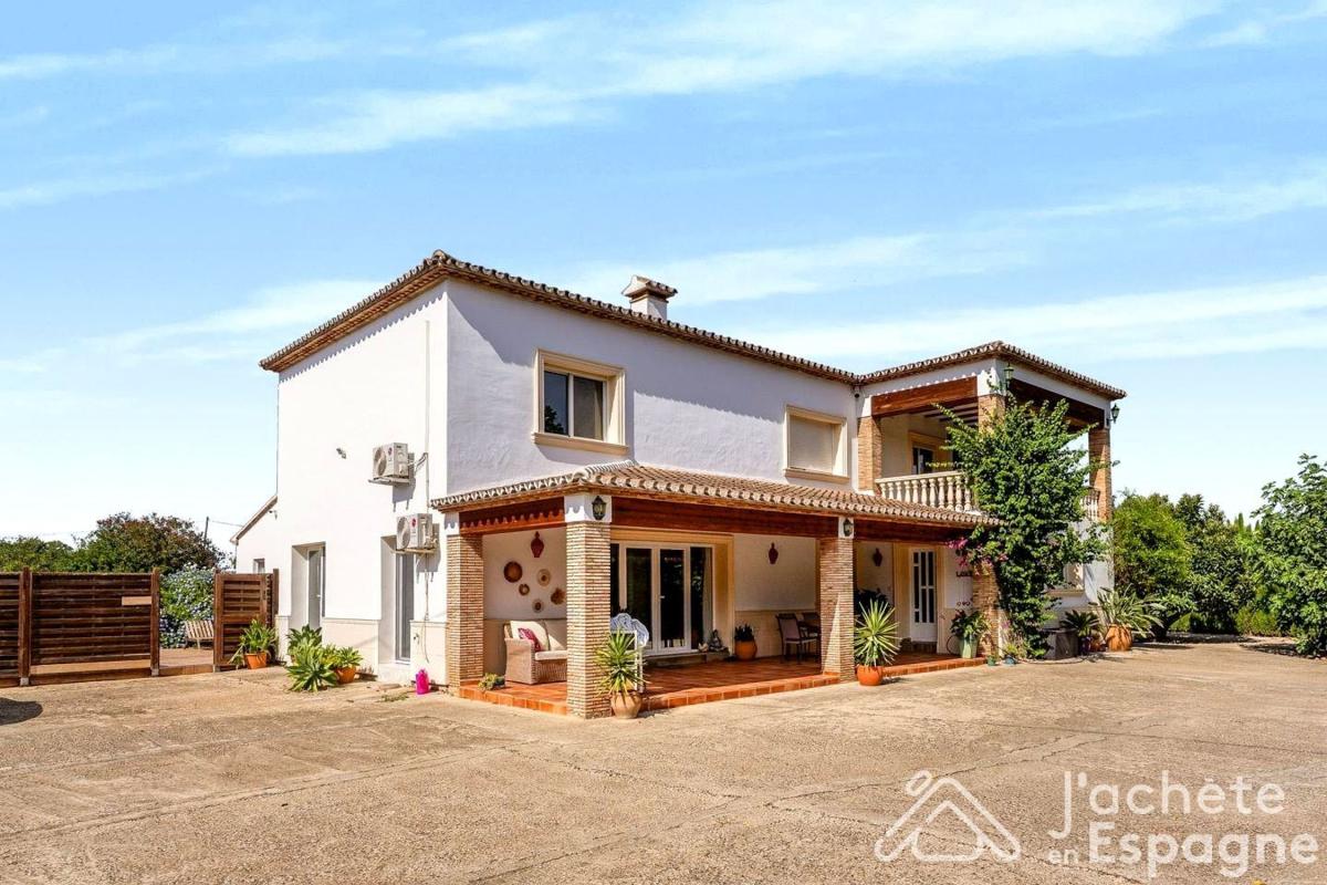 Propiedades en venta y alquiler en España photo 1