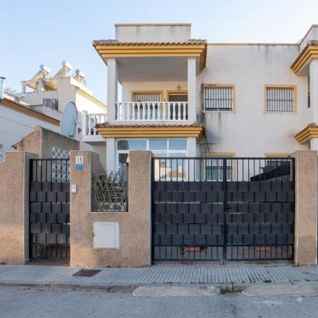 Chalet pareado en Barcelona, 57, Castalla thumbnail 1