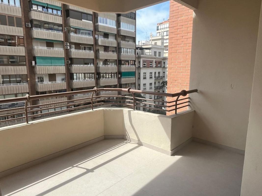 Продажа квартиры на Piso en Avenida Alfonso El Sabio, Mercado, Alicante / Alacant, Аликанте / Алакант
 photo 5
