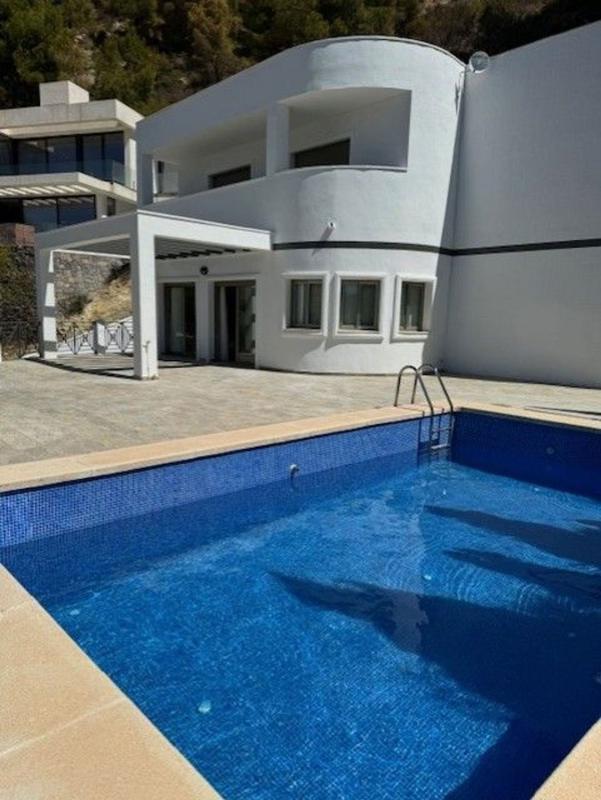Propiedades en venta y alquiler en España photo 2