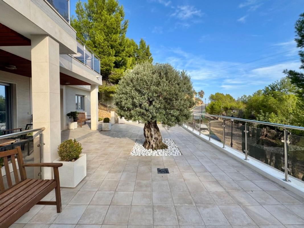 Properties for sale and rent in Spain photo 2