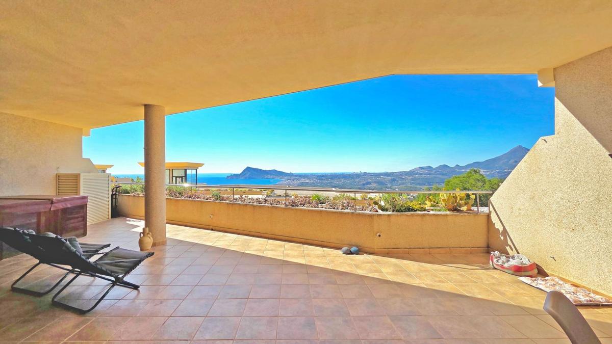 Продажа квартиры на Piso en Calle Principal de la Serra, Altea la Vella, Altea, Алтея
photo 1