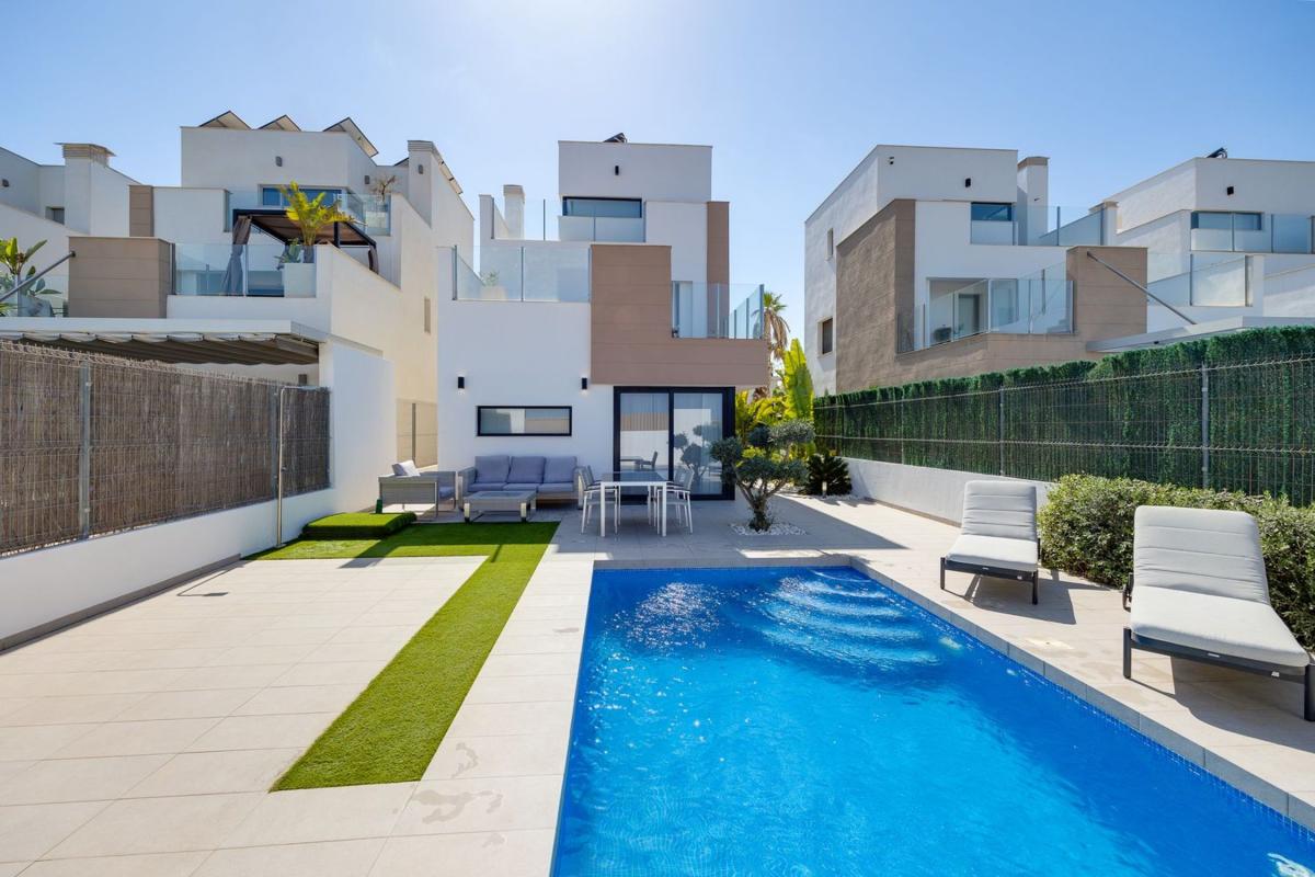 Properties for sale and rent in Spain photo 2