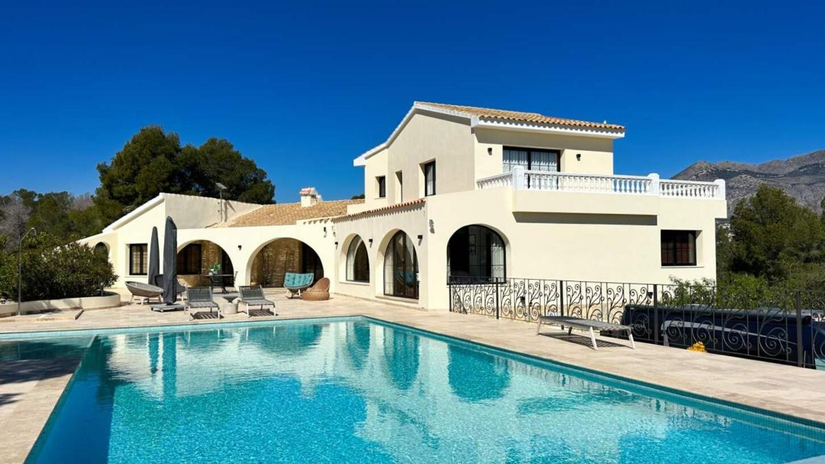 Properties for sale and rent in Spain photo 3