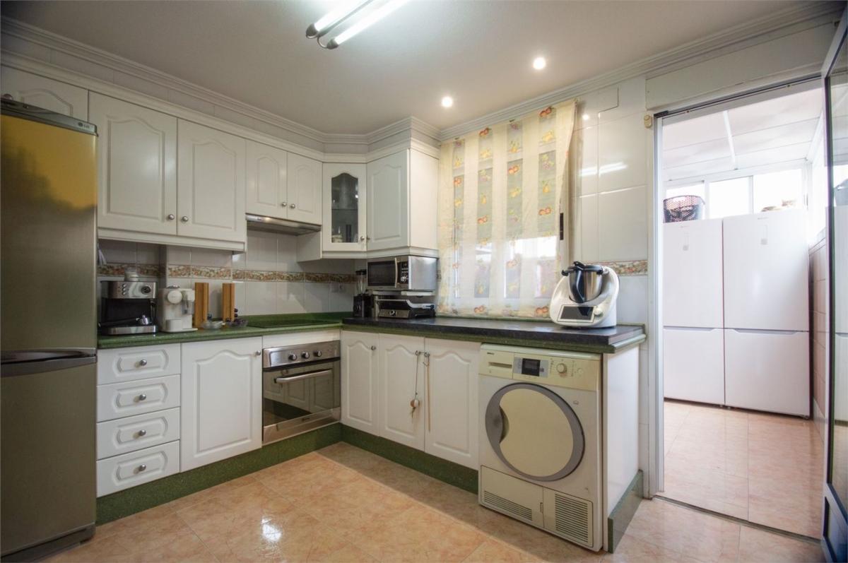 Sprzedaż szeregowego domku w Chalet adosado en Calle Logroño, Centro, Santa Pola , Santa Pola photo 5