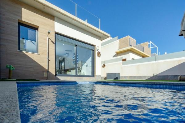 Chalet adosado en Calle Pegaso, 62, Zona Pueblo, Pilar de la Horadada thumbnail 1