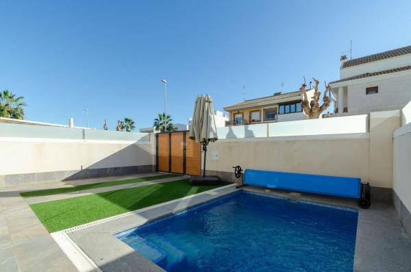 Chalet adosado en Calle Pegaso, 62, Zona Pueblo, Pilar de la Horadada thumbnail 2