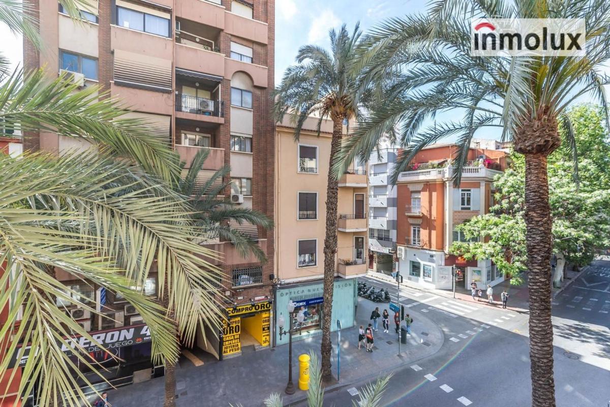Venta de piso en Piso en Calle Calderón de la Barca, Mercado, Alicante / Alacant, Alicante / Alacant
photo 1