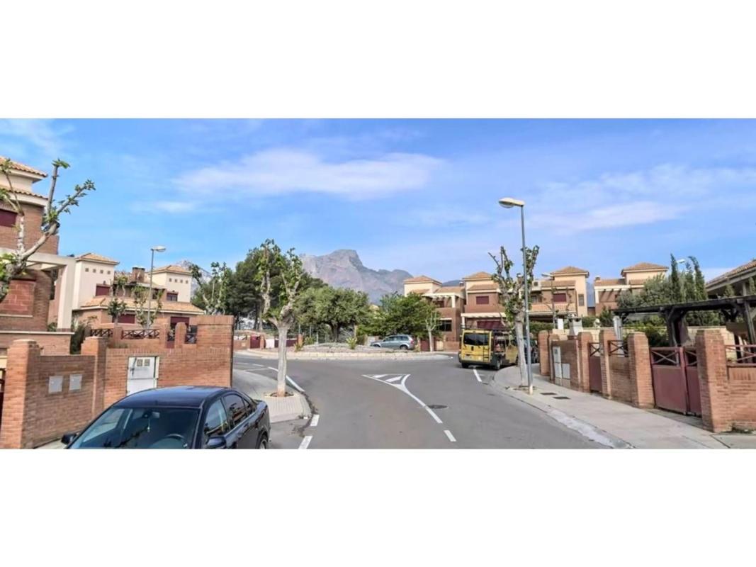 Venta de chalet adosado en  Chalet adosado en Calle Mar Mediterrani, 25, El Tossal-Bello Horizonte, La Nucia , La Nucia photo 2