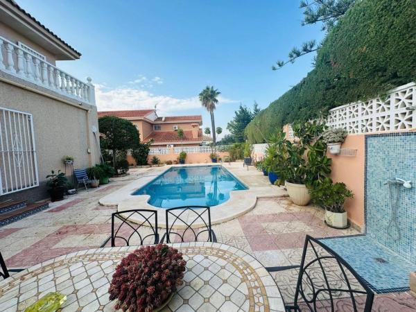 Частный шале на продаже в Casa o chalet en Avenida de Montecarlo, Zona Sierra Helada, Benidorm, Бенидорм thumbnail 1