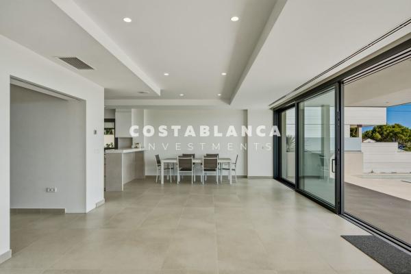 Chalet independiente en venta en Casa o chalet en Avenida Bernia, Altea la Vella, Altea, Altea
thumbnail 3