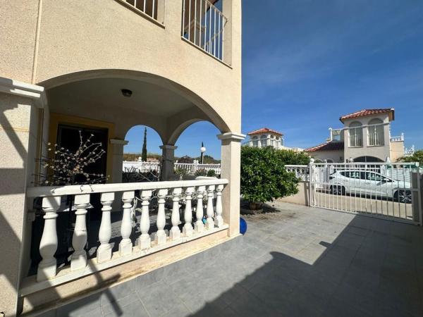Частный шале на продаже в  Casa o chalet en Los Montesinos, Лос-Монтесинос photo 4