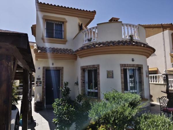 Частный шале на продаже в  Casa o chalet en Urbanizaciones, Guardamar del Segura, Гуардамар-дель-Сегура photo 1
