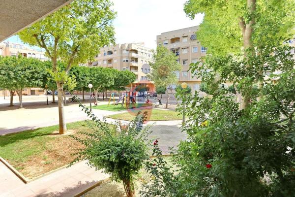 Sprzedaż mieszkania w Piso en Calle Giner de los Ríos, 17, Las Viñas, Guardamar del Segura, Guardamar del Segura
photo 1