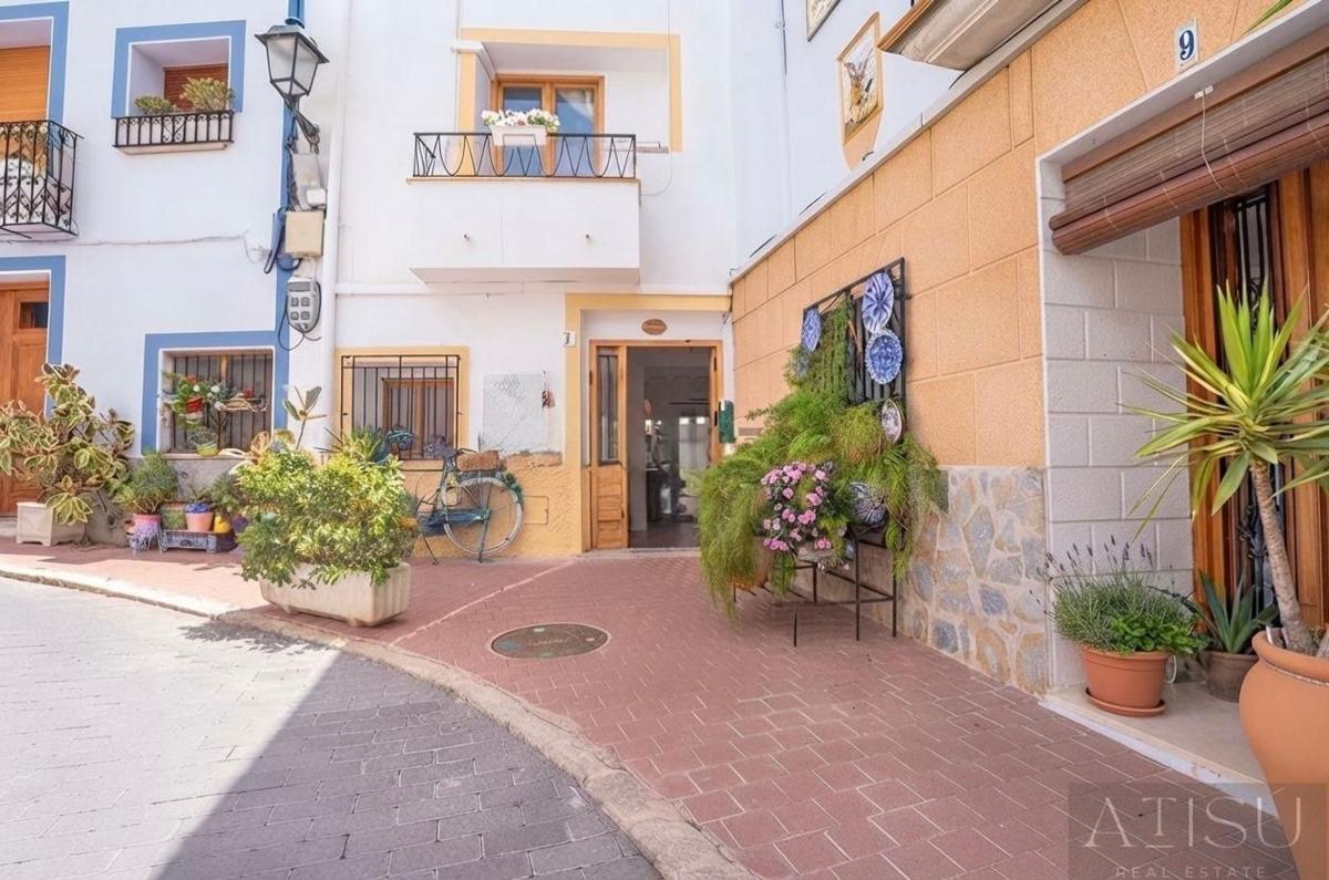 Properties for sale and rent in Spain photo 1